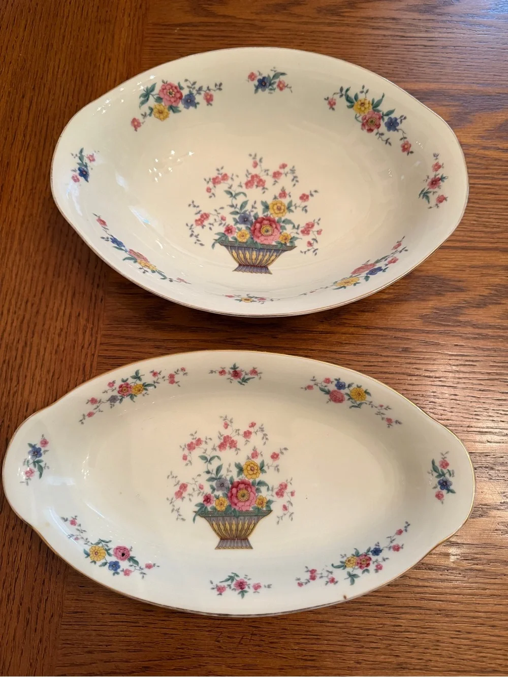 Classic Floral Porcelain Dinnerware Set - Cream with Multicolor Floral Motif